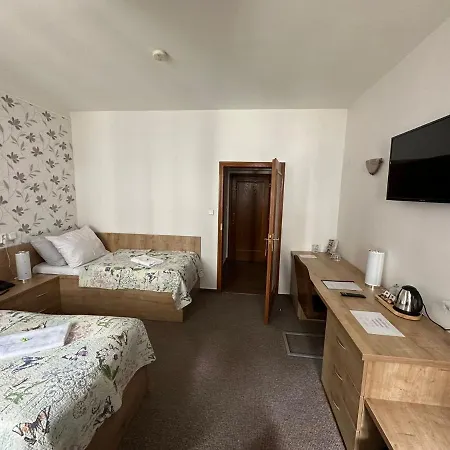 ラドニス ホテル