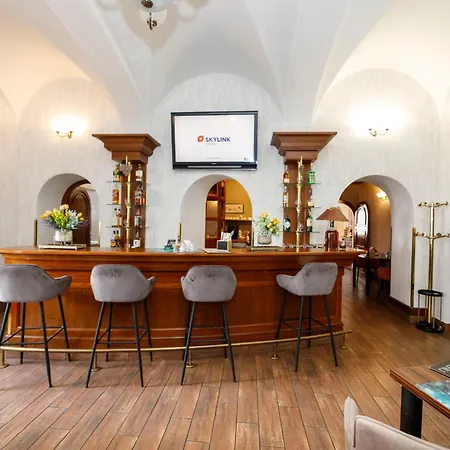 ラドニス ホテル 4*